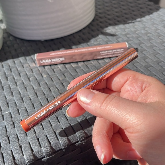 Laura Mercier - Caviar Stick Eye Shadow - Forbidden Rose - Picture 13 of 16